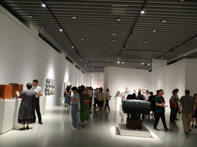 第十四届全国美术作品展览工艺美术与陶瓷艺术作品展在南昌开幕_fororder_图片4