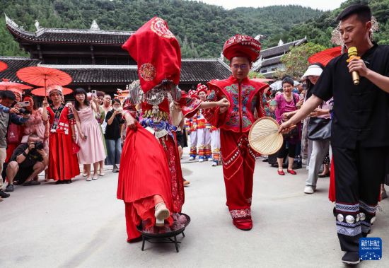 重庆彭水：民族风情助推暑期旅游