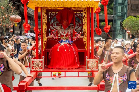 重庆彭水：民族风情助推暑期旅游