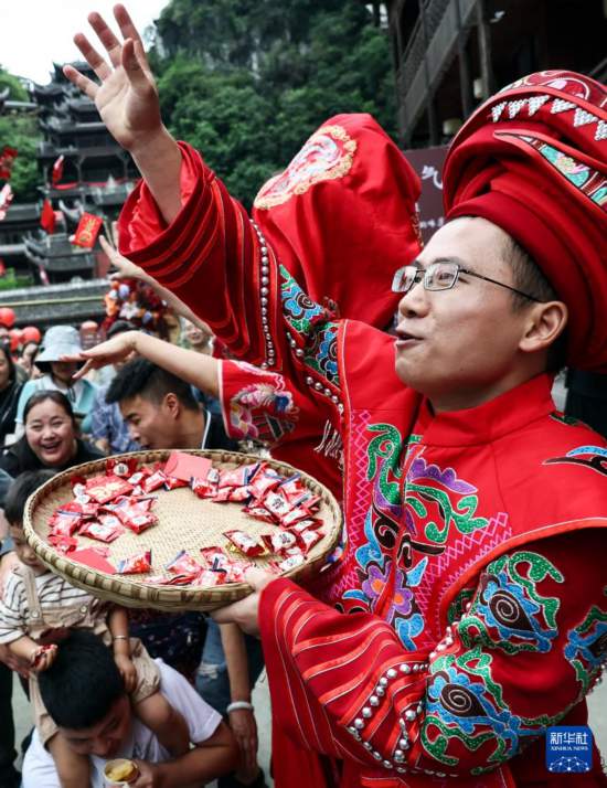 重庆彭水：民族风情助推暑期旅游