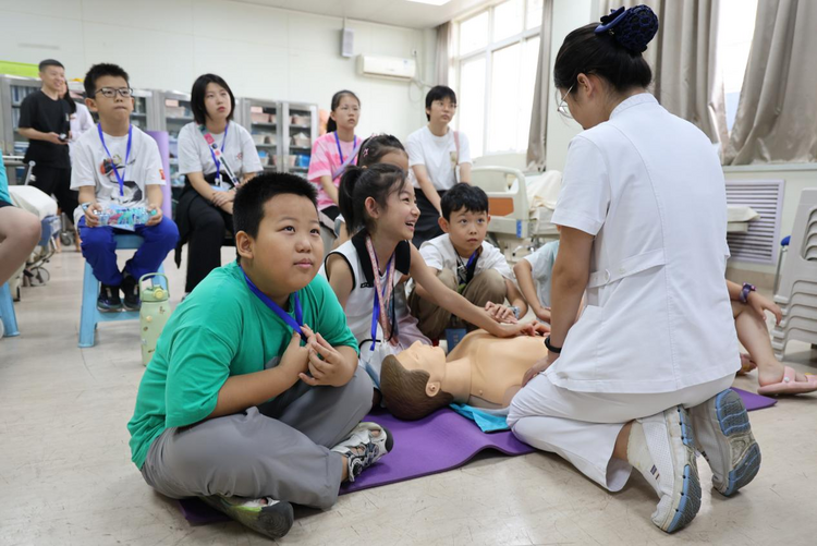 西安交大二附院開展醫學人文體驗日活動_fororder_4