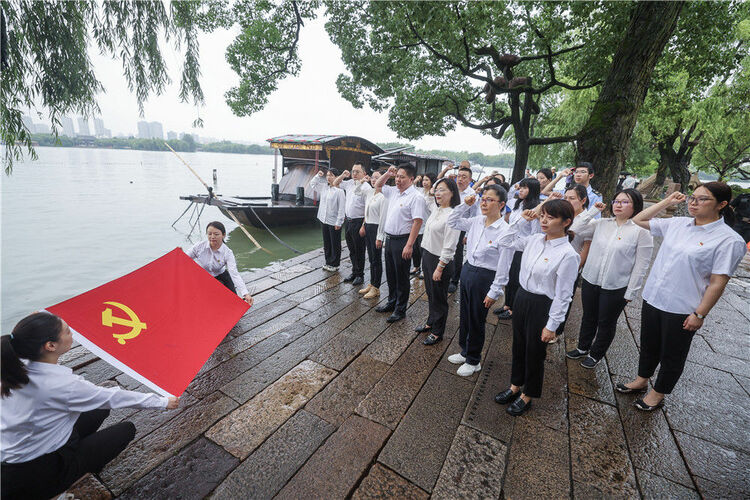 党的二十届三中全会《决定》诞生记