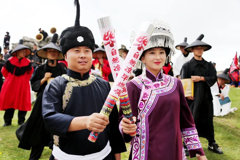 貴州威寧火把節暨避暑旅遊季正式啟動 邀八方來客共賞高原民族風情_fororder_640 (4)