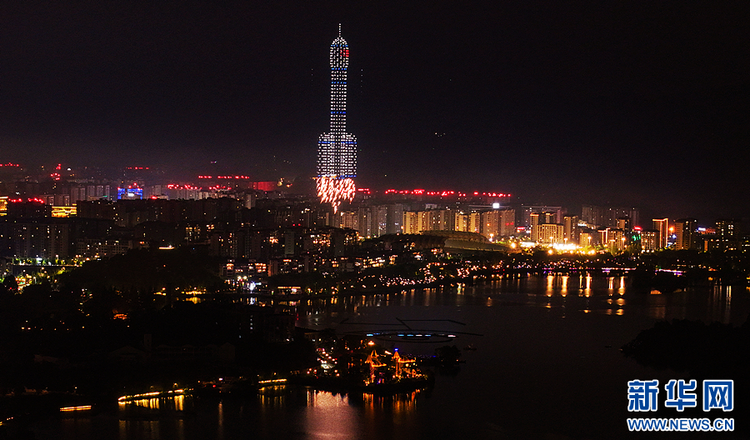 重慶:巴黎奧運會同款無人機光影秀點亮璀璨夜空