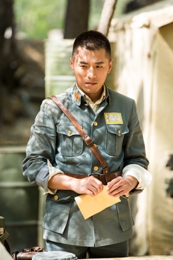 《红旗漫卷西风》热播圈粉 封柏:秦怀武就是我!