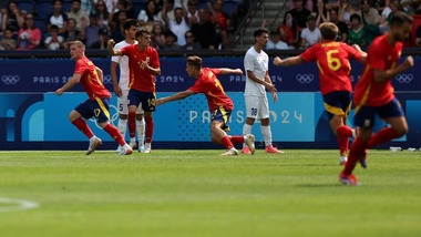 男足小组赛：西班牙队胜乌兹别克斯坦队