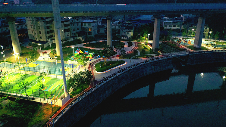 宜宾兴文：建好“口袋公园” 承载“多彩生活”_fororder_古宋江城的运动公园一隅-供图-兴文县委宣传部3