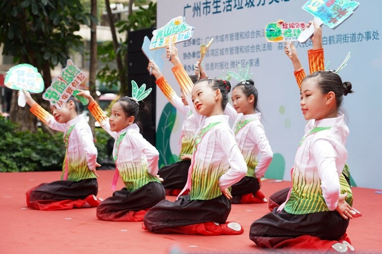 广州首个市级生活垃圾分类志愿服务驿站挂牌 未来将打造11个市级驿站_fororder_挂牌3