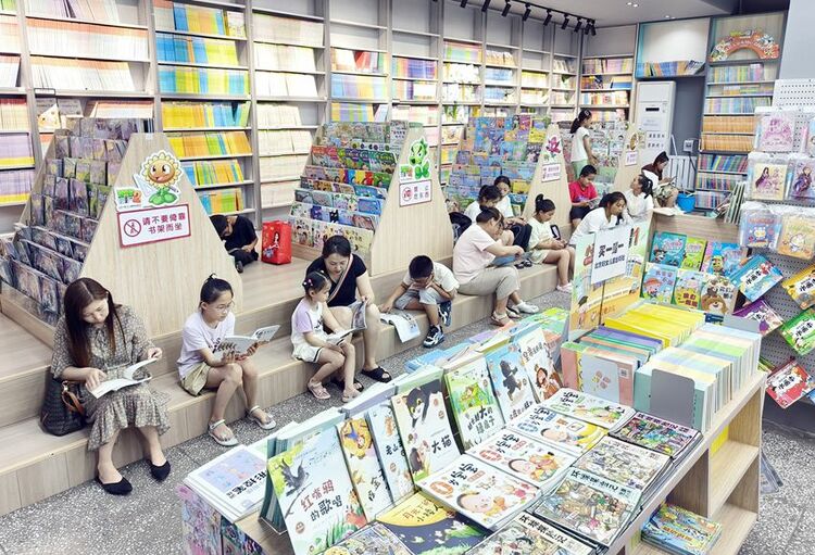 学习、避暑两不误 延吉市的书店、图书馆成暑期好去处