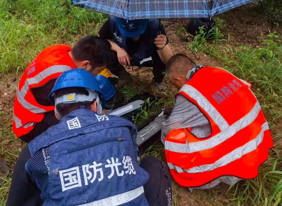 【原创】甘肃陇南电信以“三个第一”率先抢通失联村网络信号_fororder_1