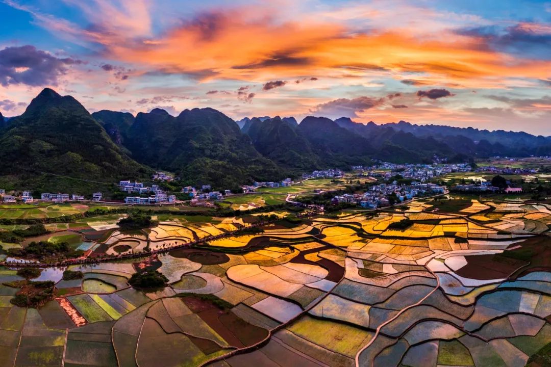 貴州山地丨“飛”進萬峰林，獨享夏日“鬆弛感”