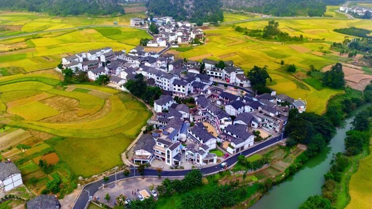 貴州山地丨“飛”進萬峰林，獨享夏日“鬆弛感”