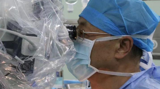 28岁男子头痛剧烈、反复呕吐 上海四院精准切除9厘米胼胝体胶质瘤
