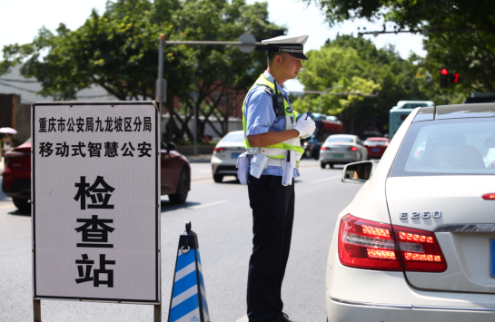 高温“遇”警 重庆九龙坡警方不惧“烤”验_fororder_微信图片_20240726180516