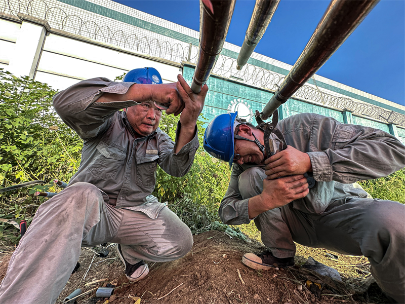 國網天門市供電公司：在40℃的高溫天下 連續搶修7小時保供電（圖集）_fororder_圖片2