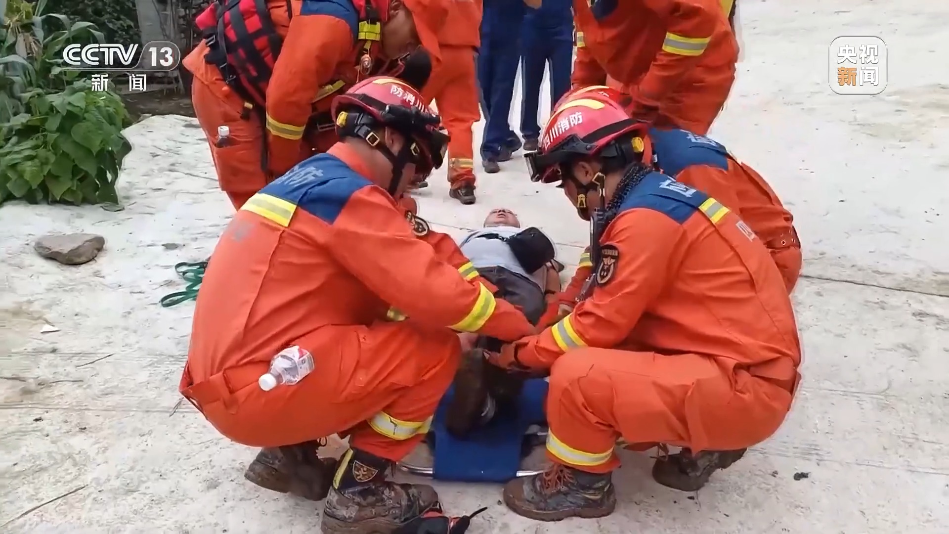 焦点访谈丨危难时刻 总有他们挺身而出！