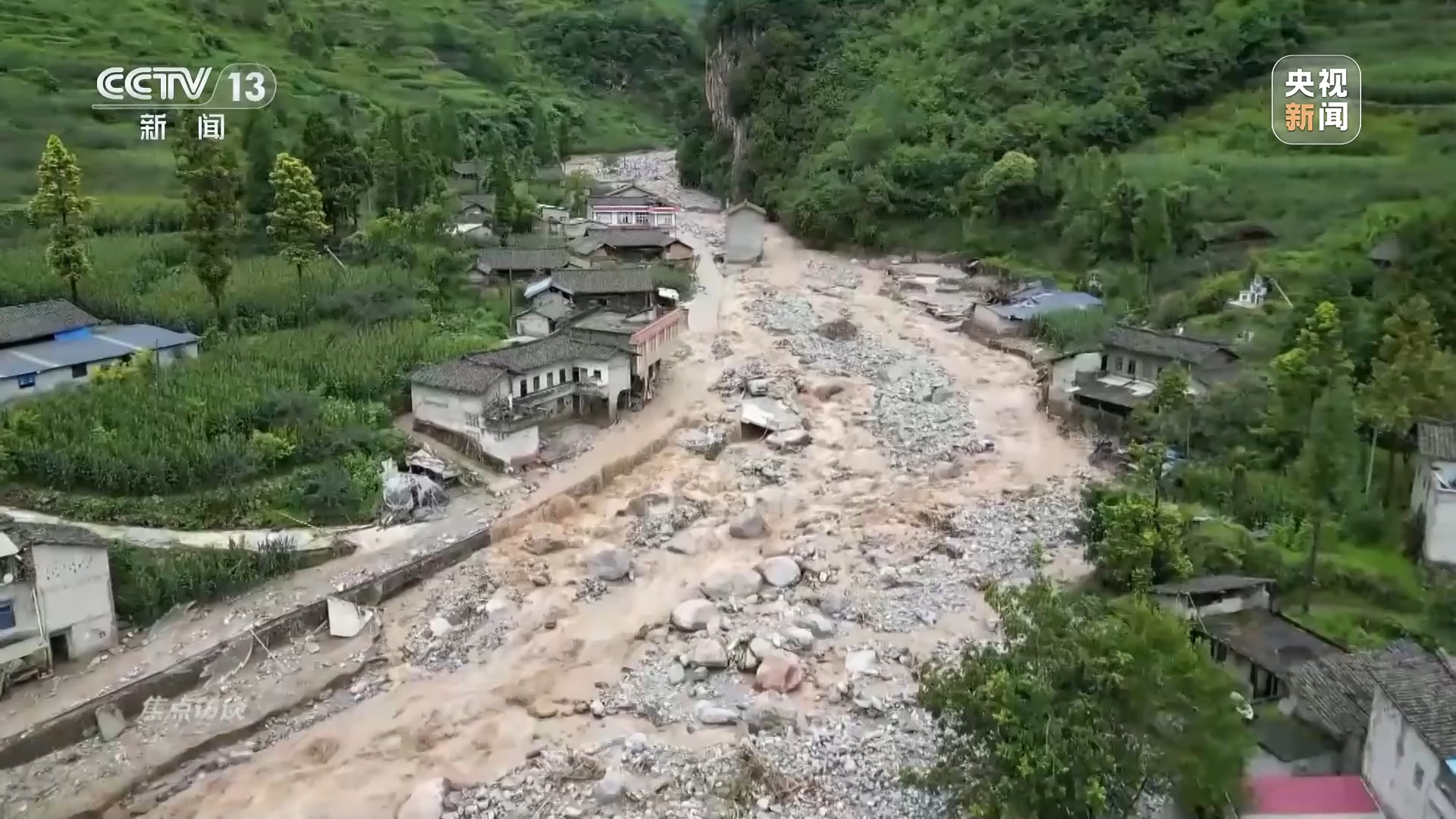 焦点访谈丨危难时刻 总有他们挺身而出！