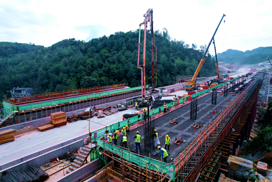 盘兴铁路保田车站首孔站台梁完成浇筑_fororder_图片1