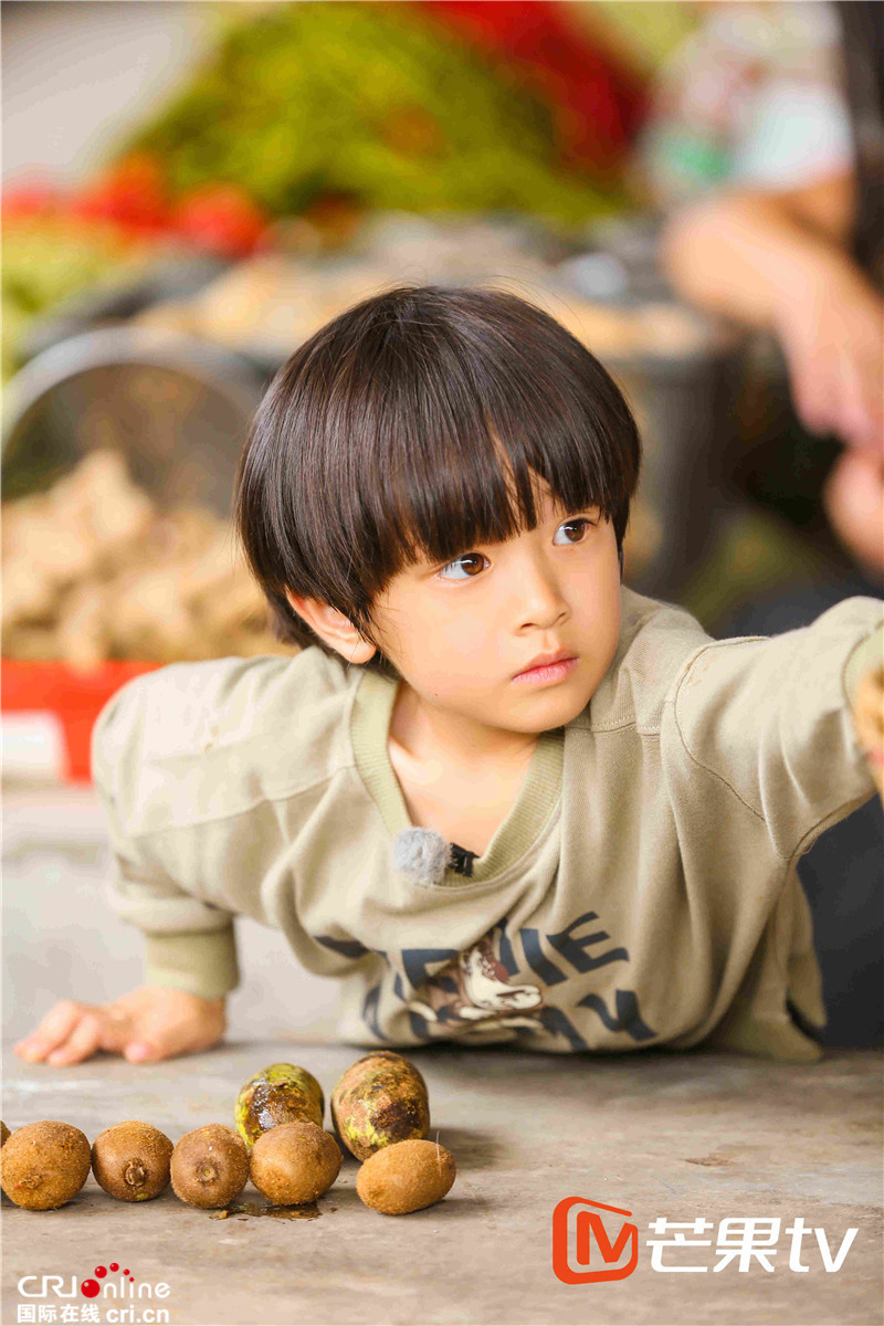 李亦航鬼马精灵当"老板"机智暖心情商高(图)