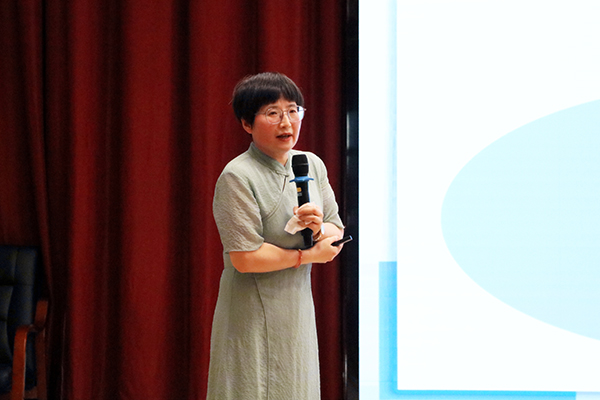 宜宾市一曼中学校：呵护青春心灵 共育美好未来_fororder_林俊作专题讲座现场-摄影-陈国峰