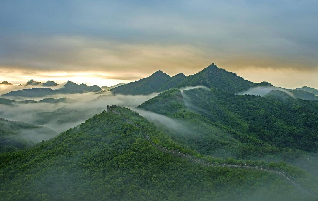 葫蘆島：長城雲海美如畫