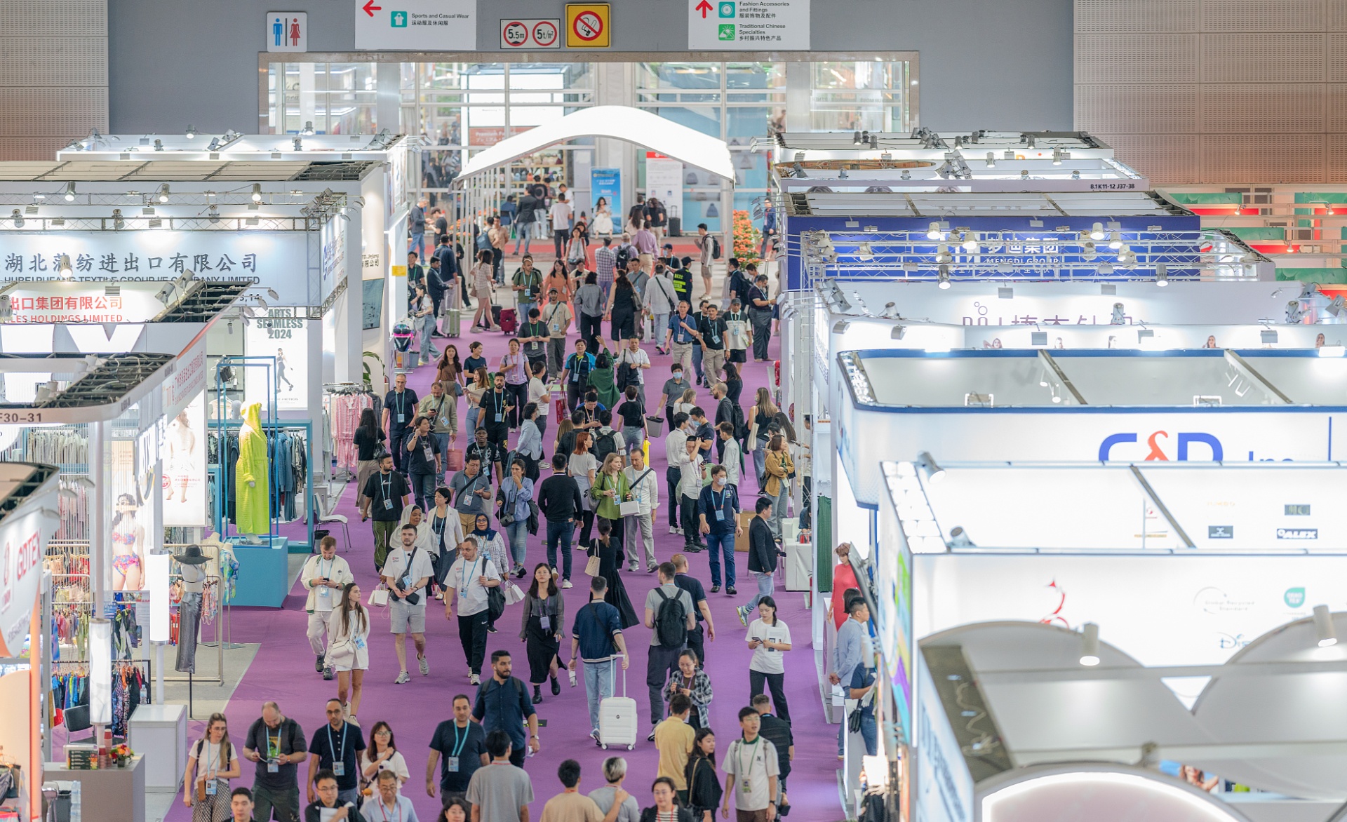 央广财评｜中国货物贸易总额全球“七连冠” 绿色向新“量稳质升”