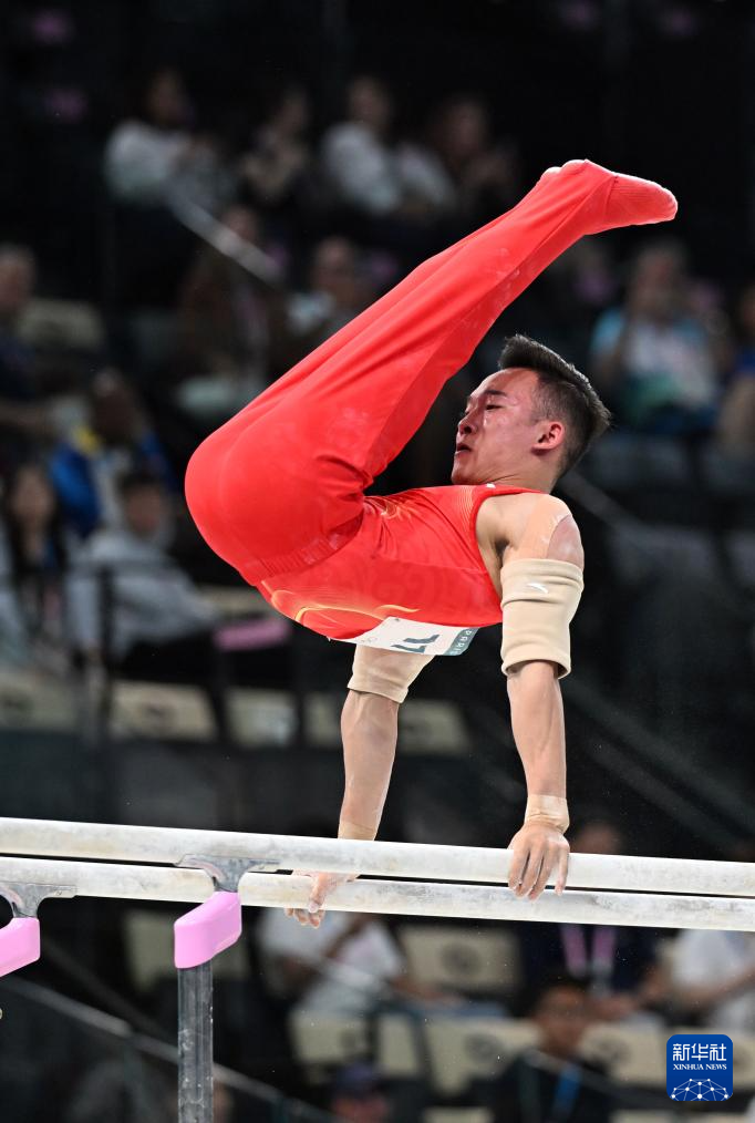 巴黎奥运会丨体操——中国选手张博恒,肖若腾分获男子