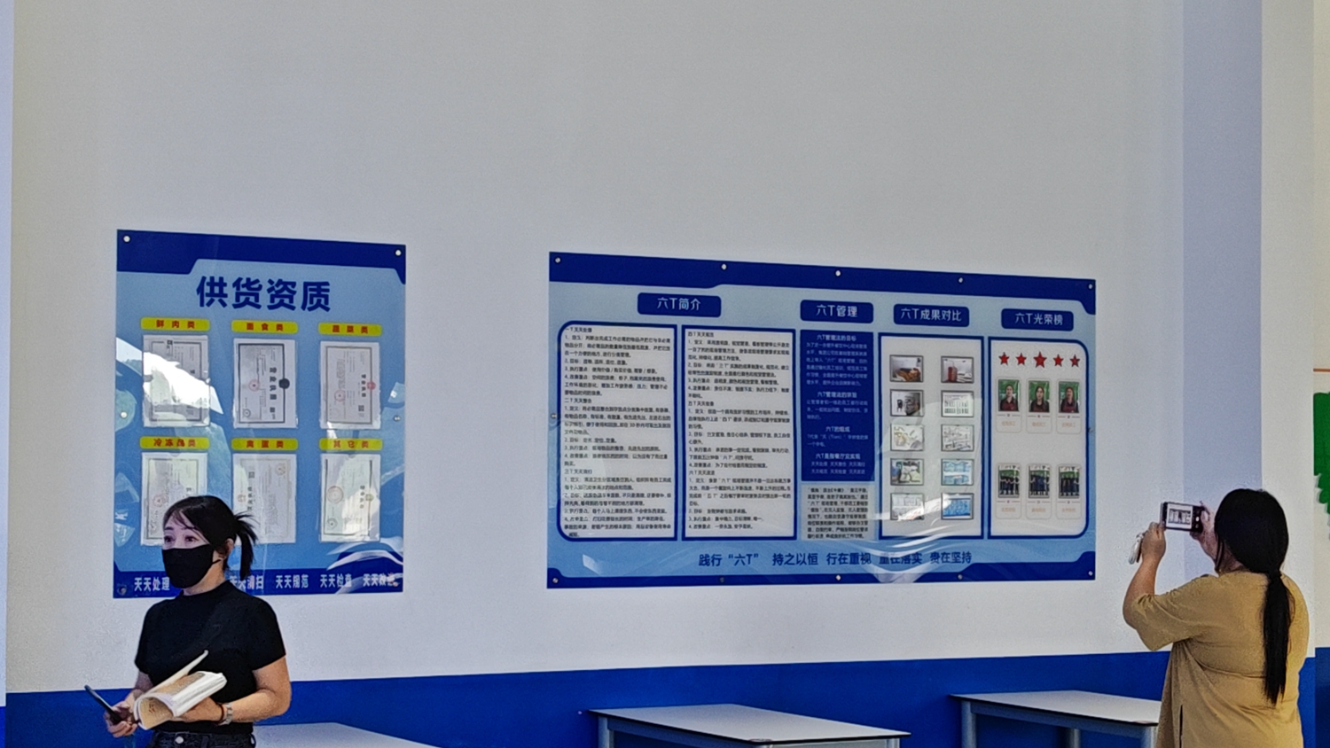 “双争”有我丨保定市满城区组织开展学校食堂观摩学习活动_fororder_与会人员参观市头村中学食堂 摄影 贾林静