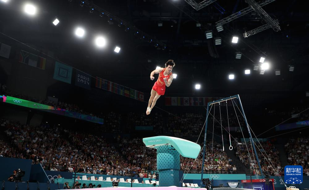 巴黎奥运会丨体操——中国选手张博恒,肖若腾分获男子