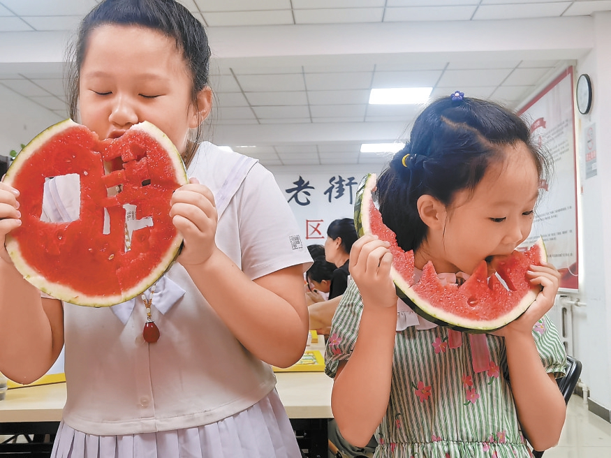 立秋至，市民下馆子“贴秋膘”