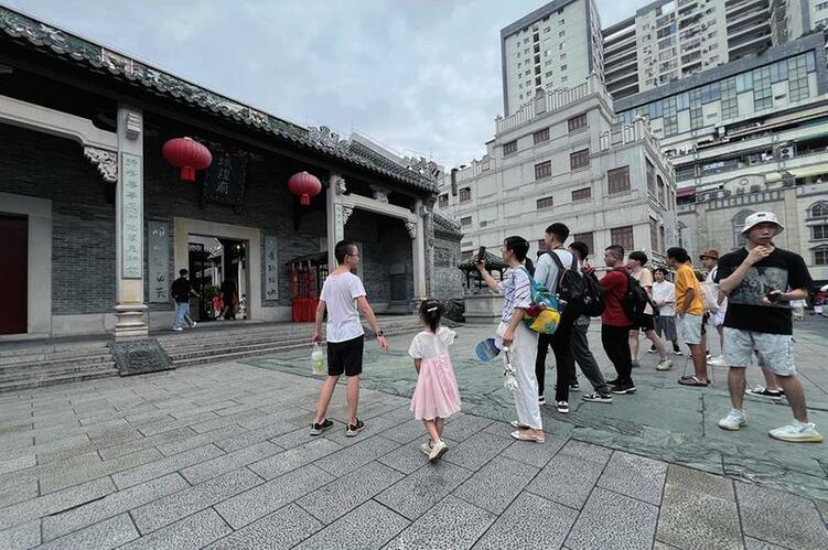 南宁：文旅体商好戏多 “新场景”里人气旺