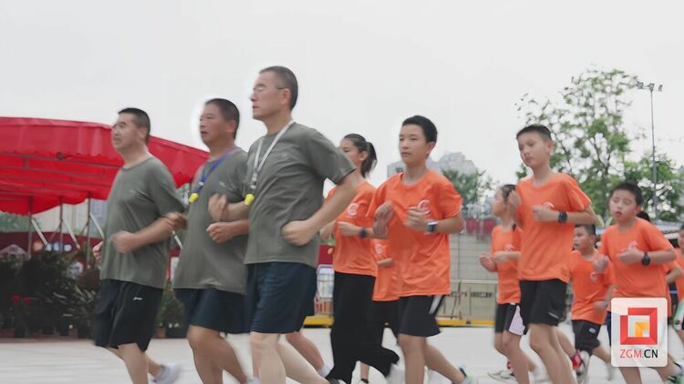 （转载）自贡高新区国湖社区：退役军人变身“孩子王”