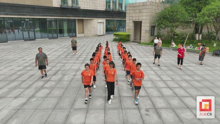 （转载）自贡高新区国湖社区：退役军人变身“孩子王”