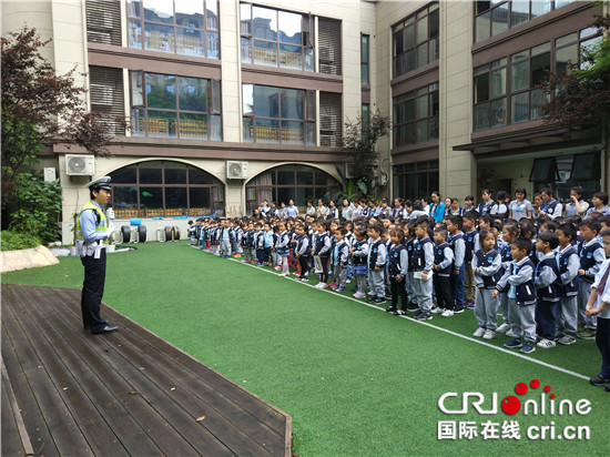 【法制安全】重庆江北民警深入辖区幼儿园开展交通安全宣传活动