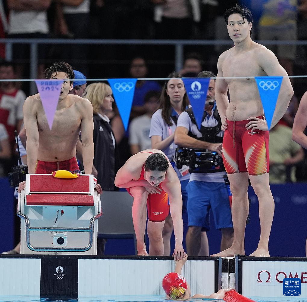 巴黎奥运会丨游泳——男女4x100米混合泳接力中国队摘银牌 - 国际在线移动版
