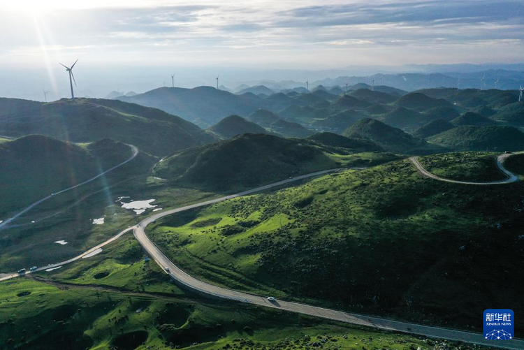 貴州高原“陽(yáng)光城”清涼暑期引游客