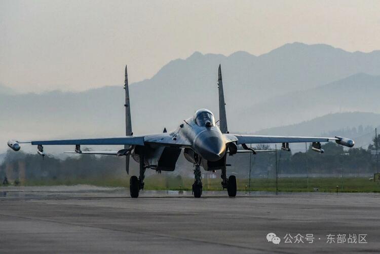 战鹰冲霄！空军航空兵某部跨昼夜练兵