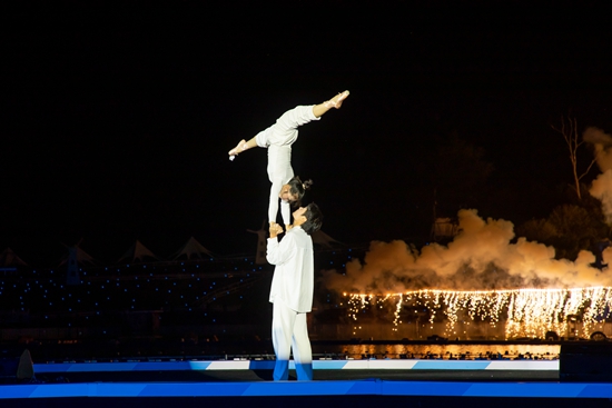 贵州省杂技团到天河潭景区展演 以文塑旅促进业态新活力_fororder_微信图片_20240805144336