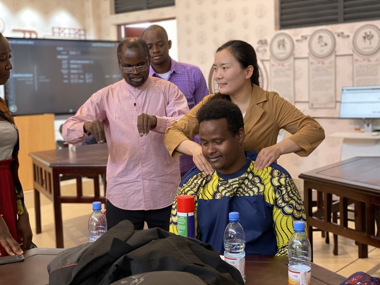 资讯有故事丨非洲中医博士迪亚拉：中医技术鲁班工坊是中国送给马里最好的礼物