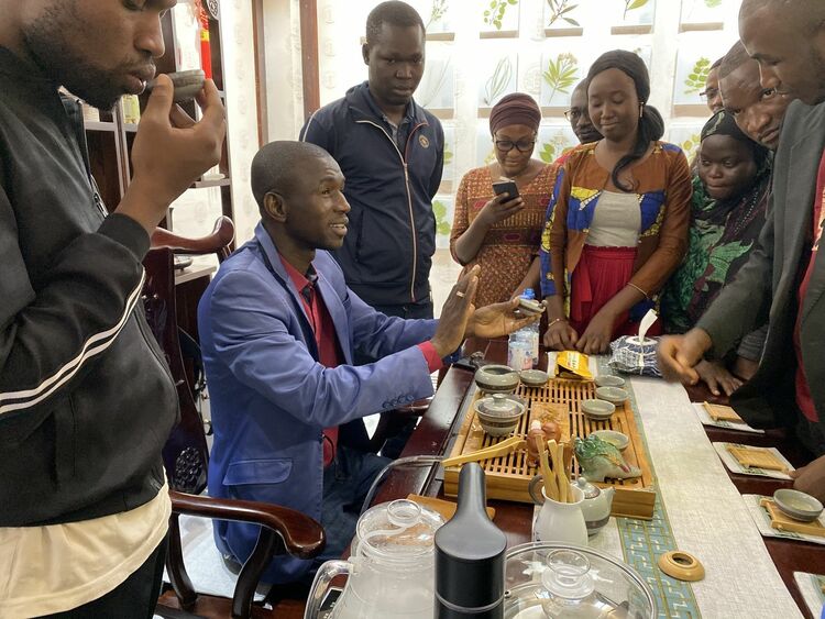 资讯有故事丨非洲中医博士迪亚拉：中医技术鲁班工坊是中国送给马里最好的礼物