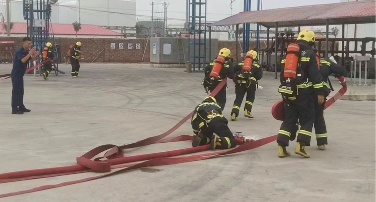 滄州南大港東興化工園區管理服務中心聯合消防特勤站開展消防演練_fororder_圖片 2