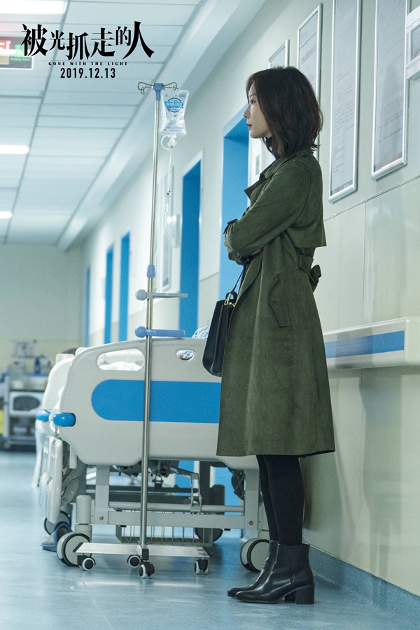 《被光抓走的人》曝预告黄渤王珞丹谭卓直面情感危机