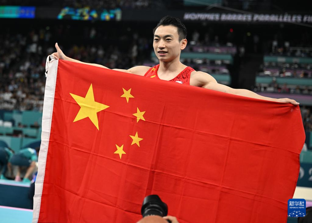 巴黎奥运会丨体操——男子双杠:邹敬园夺得冠军