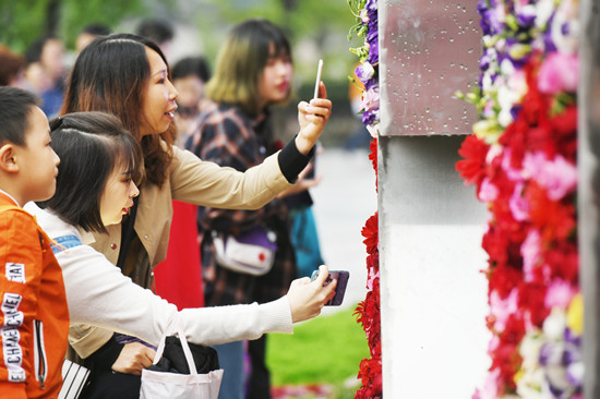 【聚焦重庆】148万市民与花共“舞” 第二届城市花博会圆满落幕