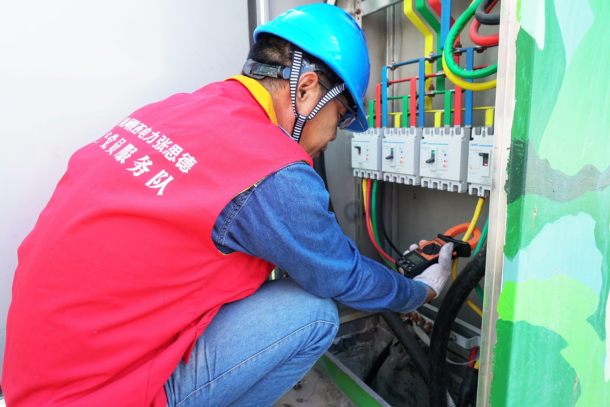 以艺为引 用电托举 秦岭山村走好别样振兴路_fororder_图片3