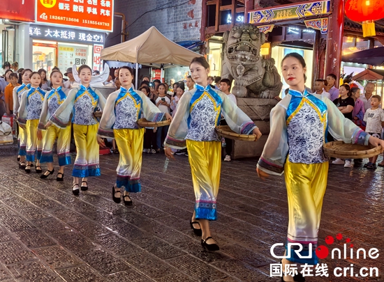 貴州都勻：“民族表演Citywalk” 驚艷石板古街_fororder_微信圖片_20240807133826