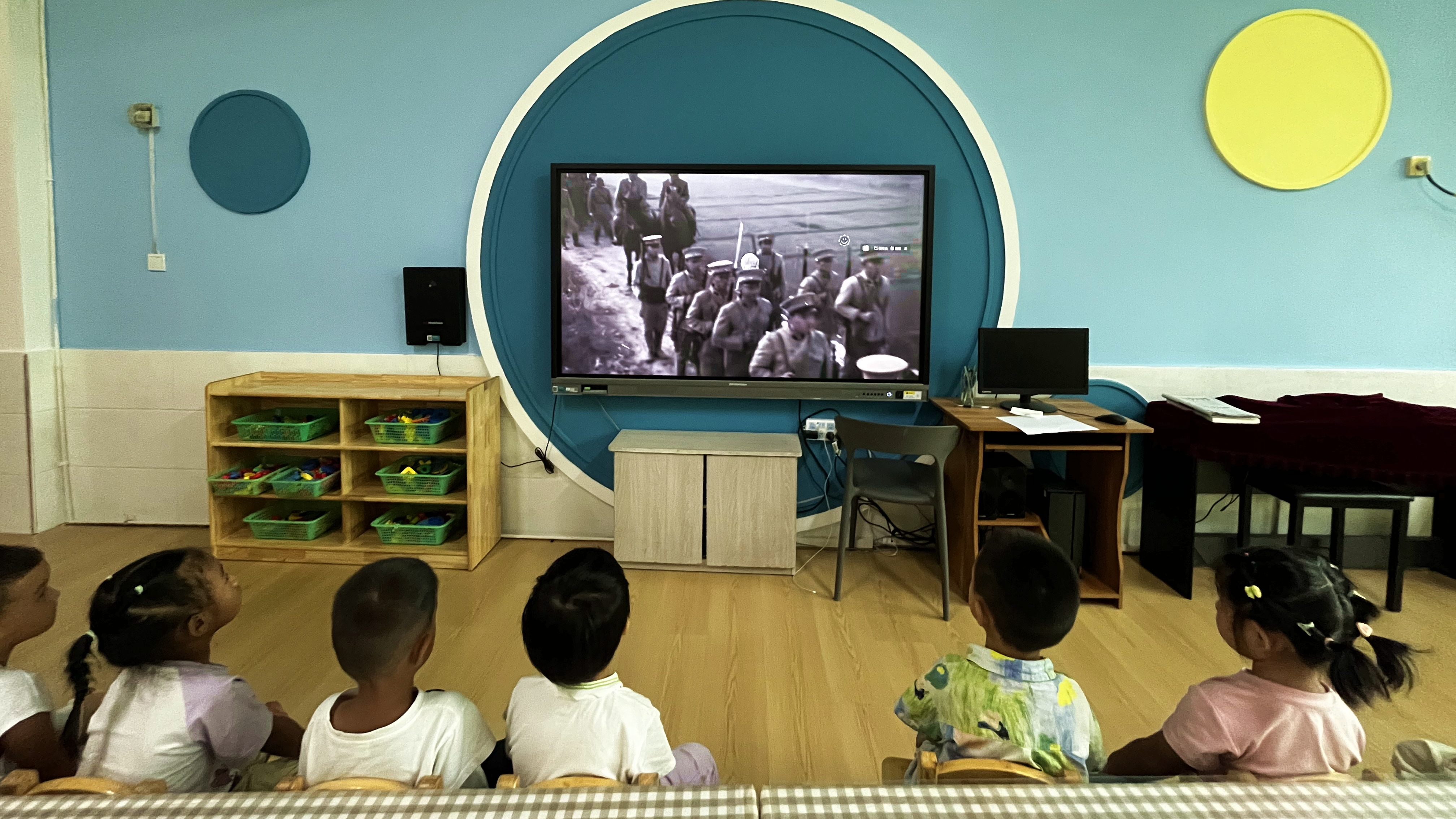 河北唐县：铭记历史，童心向未来_fororder_孩子们观看关于抗日战争的红色电影