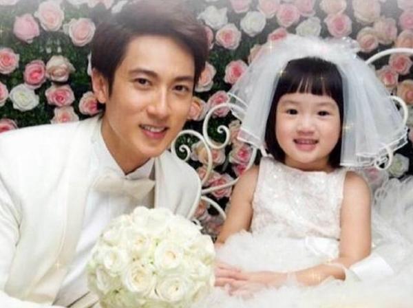 吴尊女儿NeiNei变小女神 没了婴儿肥依然很可爱_娱乐_腾讯网