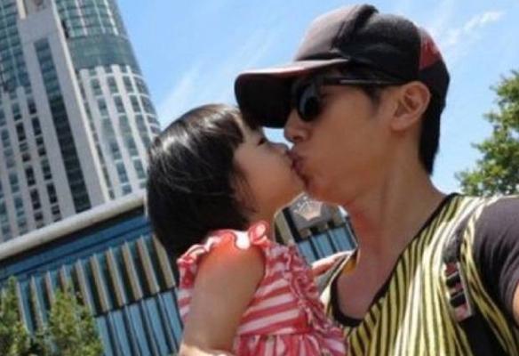 吴尊女儿NeiNei变小女神 没了婴儿肥依然很可爱_娱乐_腾讯网