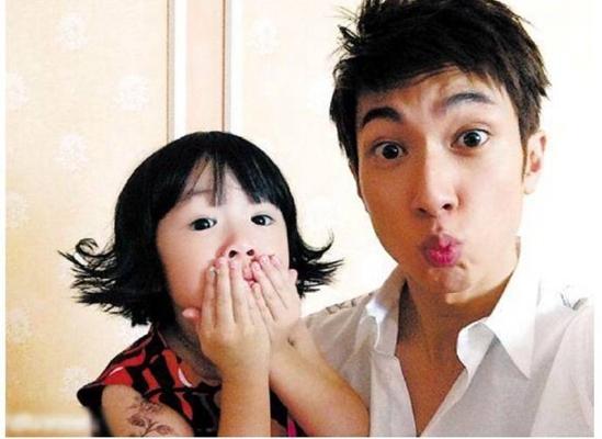吴尊女儿NeiNei变小女神 没了婴儿肥依然很可爱_娱乐_腾讯网
